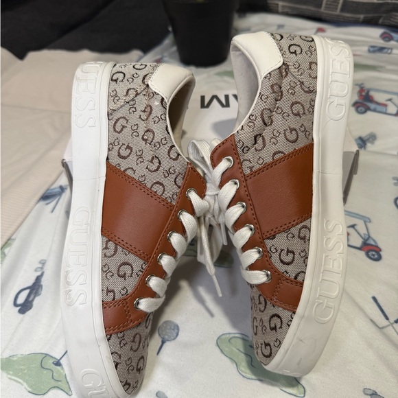 Guess Cream and Tan Casual Sneakers - Picture 8 of 12